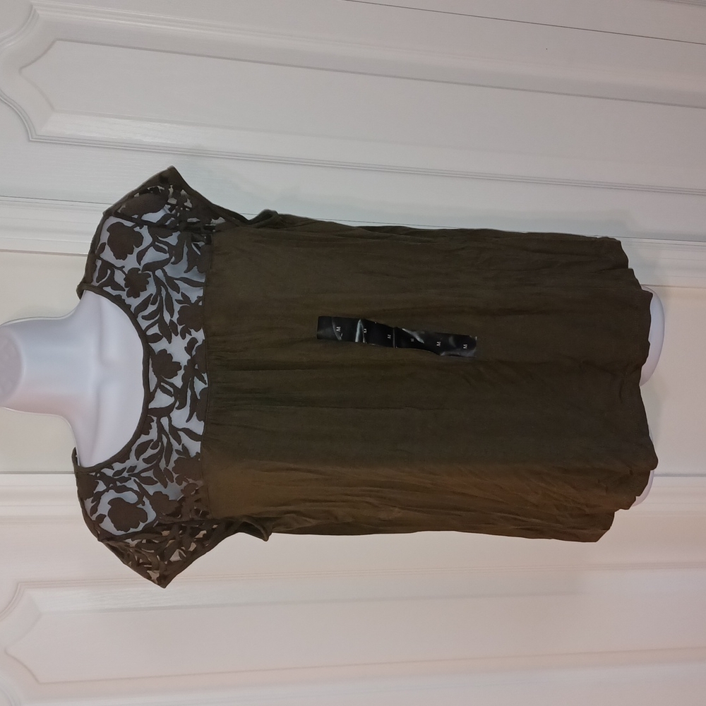 NWT. Banana Republic top with lace detail